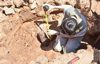 Arqueólogos de la SNC verificaron y tomaron muestras de lo que serían vestigios del Hospital de Sangre de Piribebuy hace un año.