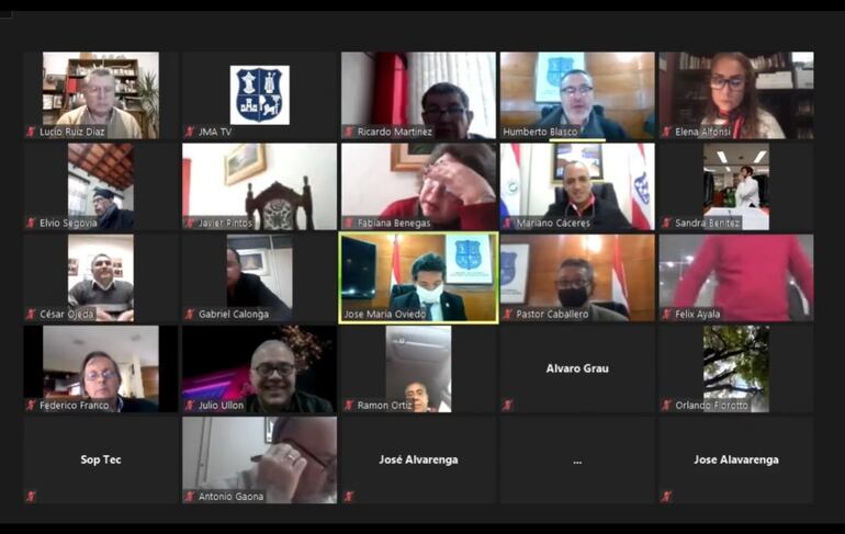 "José Alvarenga" aparece dos veces, en el nombre "Javier Pintos" no aparece nadie y en "Orlando Fiorotto" se ve un árbol.