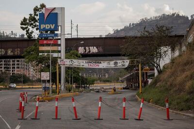 Vista de la entrada de una estación de servicio sin diesel, en Caracas (Venezuela).