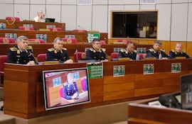 Comisarios con pedido de ascenso del Poder Ejecutivo en la Comisión de Asuntos constitucionales del Senado. (Foto Prensa Senado)