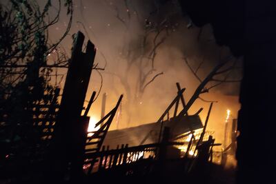 Tres precarias viviendas quedaron destruidas por completo este viernes.