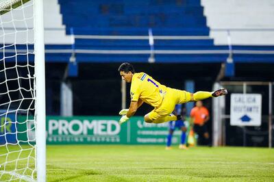 Fueron solo casi cinco minutos en la cancha, pero fueron suficientes para mostrar la calidad que sigue vigente. Volada de Nelson para acallar un grito de gol.