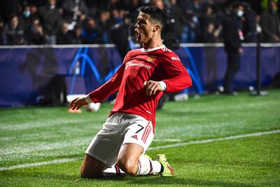 Cristiano Ronaldo festejando uno de los tres goles que anotó para el United y que le posibilita ser el máximo goleador a nivel mundial.