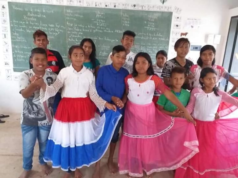 Alumnos de la escuela Colonia Jerusalén, en el Chaco