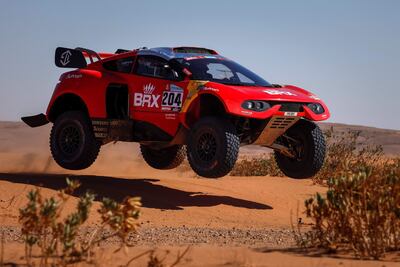 El piloto español Nani Roma y su copiloto Alex Haro Bravo, durante la quinta etapa del Rally Dakar 2022, este jueves en Riad. EFE/Biel Aliño