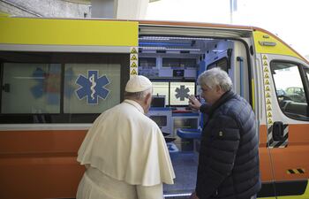 La primera dama de Ucrania, Olena Zelenska, ha escrito una carta al papa Francisco y otra al hospital pediátrico de la Santa Sede para agradecer la acogida y tratamiento de los niños ucranianos que escaparon de la guerra por la invasión rusa. El papa Francisco también donó una ambulancia.