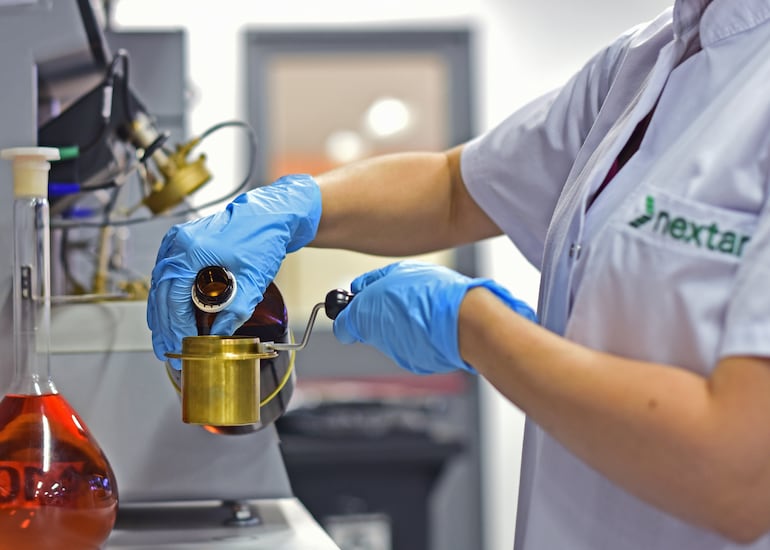 El emblema cuenta con un laboratorio equipado con tecnología de punta para controlar la calidad de los combustibles que se comercializan en las estaciones de servicios.