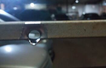 Los pistoleros que se movilizaban en una motocicleta efectuaron varios disparos contra la vivienda.