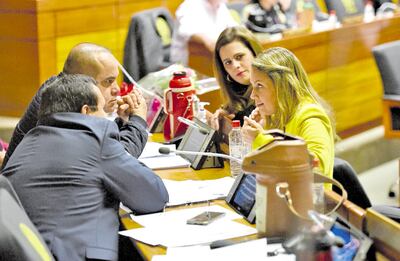 La diputada Kattya González (PEN) manifestó anoche a ABC Tv su desacuerdo con la suspensión de la sesión extraordinaria.