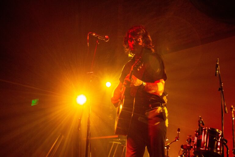 Bañado en luces de diferentes colores, el "ruso" se paseó por el escenario con mucha soltura para estar cerca de la gente.