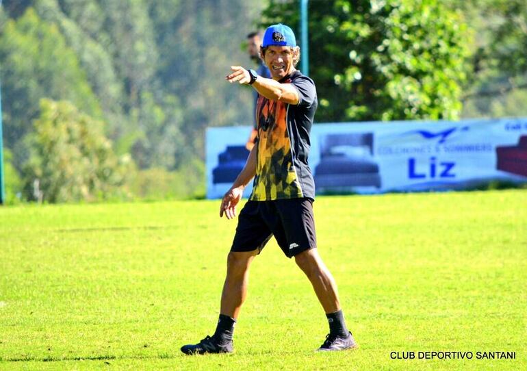 Roberto Cano quedó como técnico principal de Santaní, lleva dirigido 13 juegos, con 4 triunfos, 6 empates y 3 derrotas.