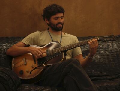 El cantautor argentino Joaquín del Mundo prepara su primer álbum en solitario, del cual afirma que  “está a medio camino”.