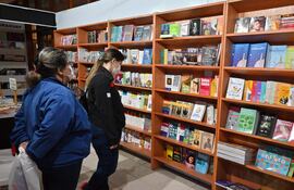 Cuarenta stands de diferentes firmas y organizaciones literarias están presentes en esta Libroferia.