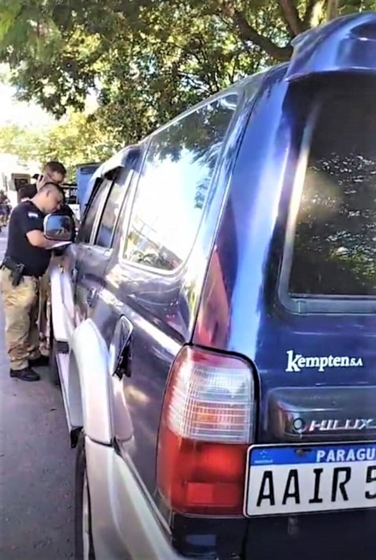 Personal policial de Automotores, Criminalística, Investigación Criminal y de Hechos Punibles de Paraguarí, están realizan el trabajo de campo.