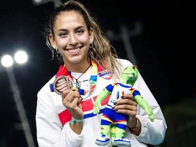 Ana Argüello (18 años), con la presea de bronce.