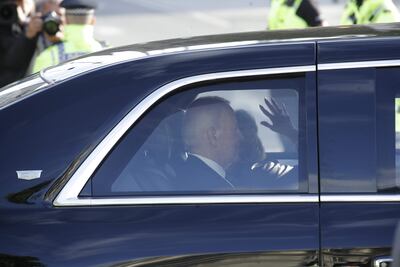 London (United Kingdom), 18/09/2022.- President of the United States Joe Biden and US first lady Jill Biden leave after paying respects to Queen Elizabeth II at Westminster Hall in London, Britain, 18 September 2022. The queen's funeral will be held on 19 September, following four days of lying in state inside Westminster Hall. (Reino Unido, Estados Unidos, Londres) EFE/EPA/OLIVIER HOSLET