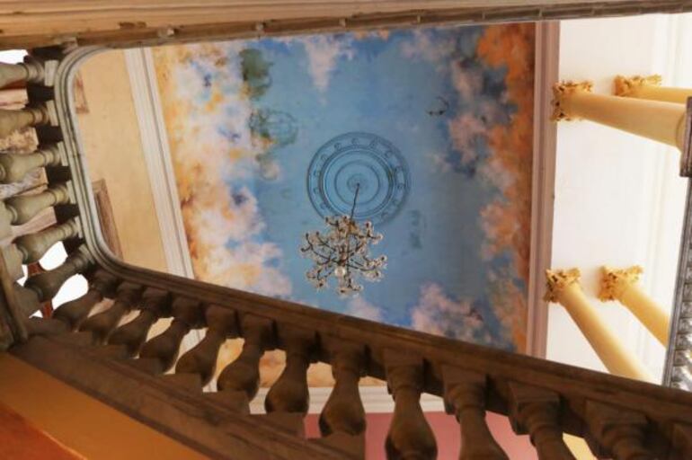 Techo del Palacio de López con daños causados por la humedad