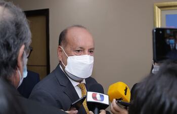 Oscar Salomón (ANR- oficialista), presidente de la Cámara de Senadores desestimó un respaldo a Luis Pettengill