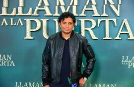 El director de cine indio-estadounidense M. Night Shyamalan durante el estreno de su película "Llaman a la puerta", en Madrid, España.