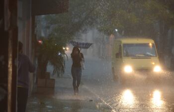 Anuncian lluvias y tormentas eléctricas para el sur y este del país.