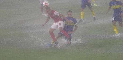 Independiente y Boca igualaron a dos en un partido polémico y con un diluvio en Avellaneda