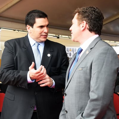 Las diferencias entre Robert Harrison y Alejandro Domínguez afectan a nuestro fútbol, sobre todo al arbitraje.