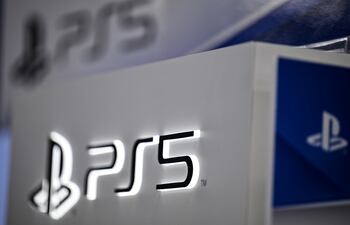 Dos jóvenes de Florida, Estados Unidos, enfrentan cargos por robo a mano armada de una PlayStation 5.
