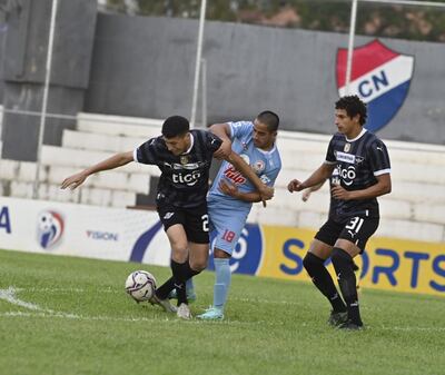 Resistencia recibe a Libertad en el Arsenio Erico.