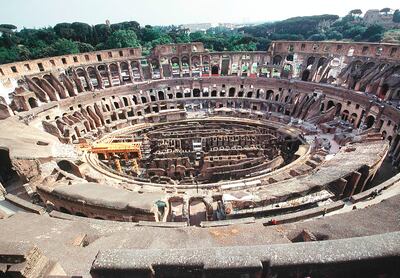 Hasta el siglo XIX, la arena cubría el centro del Coliseo, antes de ser excavada para revelar la estructura subyacente.