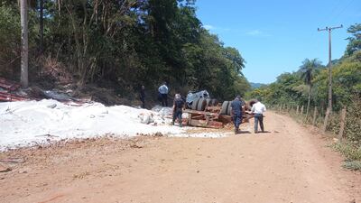 El conductor falleció, mientras que su hijo, de 15 años, fue derivado a un centro asistencial.