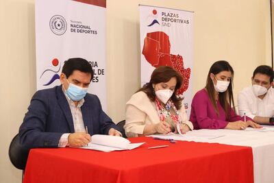 Firman acuerdo para instalar plazas deportivas en municipios de Paraguarí