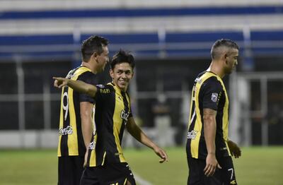 Matías Segovia (c) fue una de las grandes figuras en el equipo de Guaraní