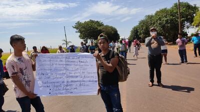 Nativos tratan de coimeros a funcionarios del Indi.