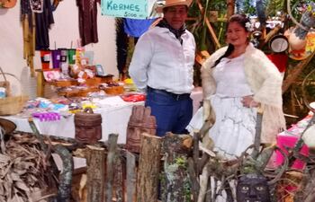 En la playa de la rotonda de San Bernardino, prepararon stands donde se puede apreciar todo lo tradicional que corresponde al San Juan Ára.
