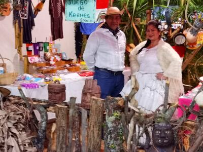 En la playa de la rotonda de San Bernardino, prepararon stands donde se puede apreciar todo lo tradicional que corresponde al San Juan Ára.