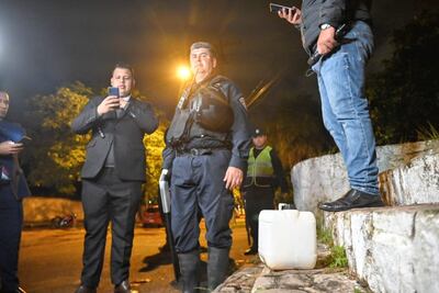 Termo donde estaría el ácido incautado por la Policía en inmediaciones de la Agrupación Especializada.