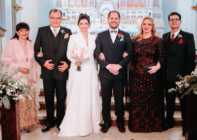 Los novios con sus padrinos.