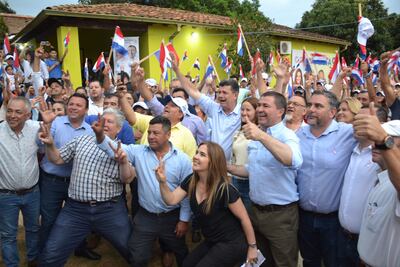 Pese a la inclemencia del tiempo, Efraín Alegre y Soledad Núñez estuvieron de gira por Caazapá.