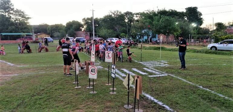 Educación vial a niños en PirayúDe	Emilce Ramirez <emilce.ramirez2020@gmail.com>Destinatario	interior@abc.com.py, foto@abc.com.pyFecha	29-11-2021 13:48