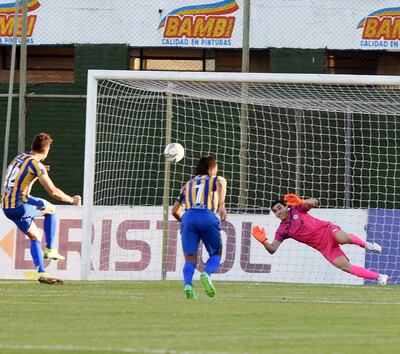 El remate desde los doce pasos de Enrique Borja que terminó en las redes del arco defendido por Ignacio Don. Fue el empate parcial de Luqueño frente a Guaireña y que luego ganó 3-1.