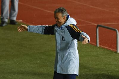 Imagen de archivo. El entrenador de la selección española Luis Enrique dirige el entrenamiento de este lunes en la Ciudad del Fútbol de Las Rozas, en Madrid, donde da inicio la concentración del combinado nacional antes del Mundial de Catar 2022. EFE/ Mariscal