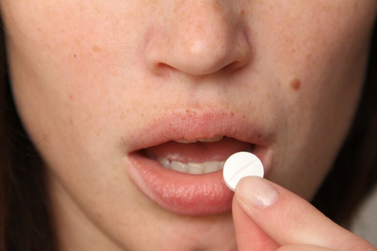 La combinación de antibióticos con determinados alimentos puede inhibir su efectividad.