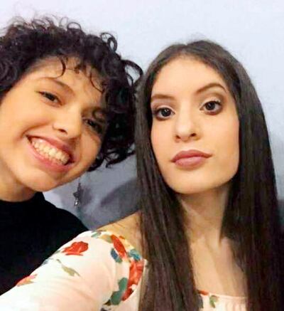 Kenzo Castillo Shirahama (18), secretario del club; y Letizia Molinas Vallovera (17), socia y parte de los comités de medio ambiente y comunicación pública,