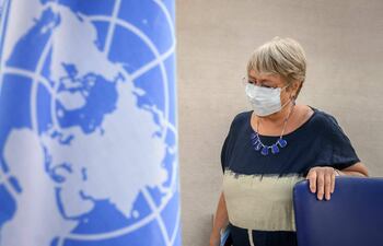 La Alta Comisionada de las Naciones Unidas para los Derechos Humanos, Michelle Bachelet, se retira después de pronunciar un discurso en la apertura de una sesión del Consejo de Derechos Humanos de la ONU en Ginebra, el 13 de septiembre de 2021.