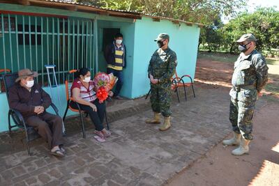 Miembros del CODI visitaron a los padres de Edelio Morínigo.