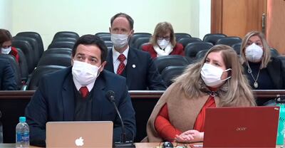 En primer plano, los fiscales Liliana Alcaraz y Francisco Cabrera. Más atrás, la fiscala general Sandra Quiñonez y el asesor legal residente del Departamento de Justicia de los Estados Unidos, Brian Skaret.