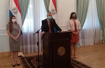 Mariela Ramírez, nueva titular de la Senadis, Juan Ernesto Villamayor, jefe de Gabinete, y Gail González, titular del Indert.