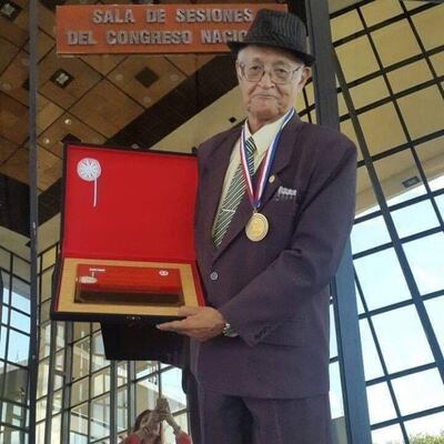 El profesor Justo Pastor Piñánez, recibió varias distinciones a lo largo de su trayectoria.