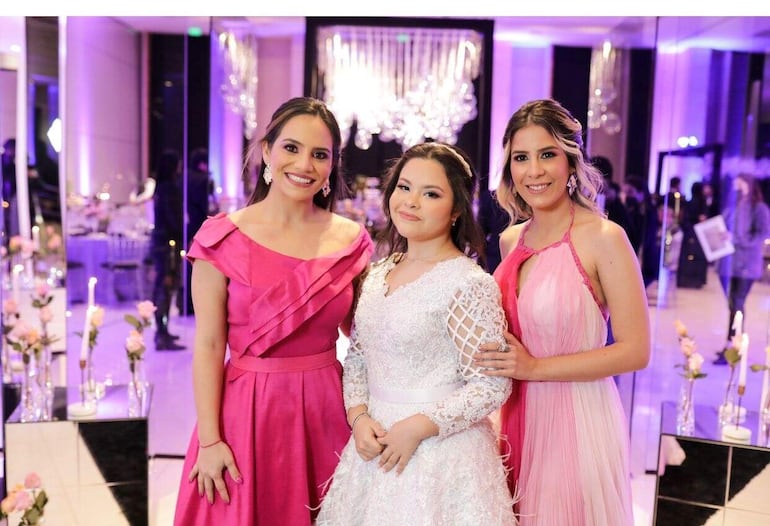 Dahiana con sus amigas Belén Soto y Aileen Cortázar.