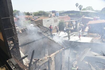 Numerosas viviendas ya fueron consumidas por las llamas.